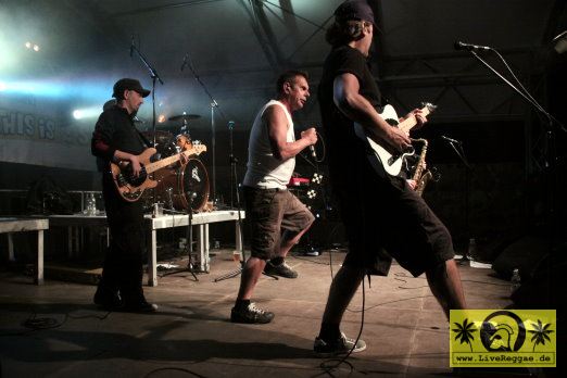 Mark Foggo (NL) with His Skasters 16. This Is Ska Festival - Wasserburg, Rosslau 22. Juni 2012 (18).JPG